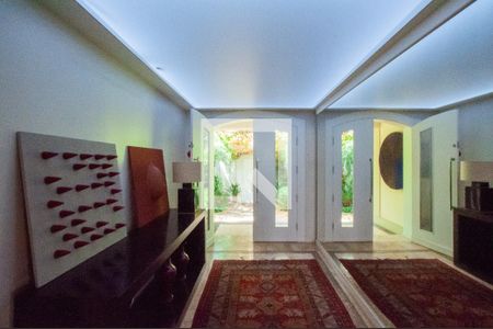 Casa à venda com 493m², 4 quartos e 4 vagas Casa à venda com 493m², 4 quartos e 4 vagasHall de entrada