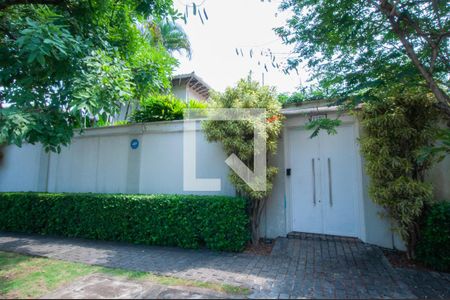 Casa à venda com 493m², 4 quartos e 4 vagas Casa à venda com 493m², 4 quartos e 4 vagasFachada