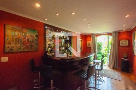 Casa à venda com 493m², 4 quartos e 4 vagas Casa à venda com 493m², 4 quartos e 4 vagasBar