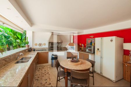 Casa à venda com 493m², 4 quartos e 4 vagas Casa à venda com 493m², 4 quartos e 4 vagasChurrasqueira