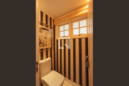 Casa à venda com 493m², 4 quartos e 4 vagas Casa à venda com 493m², 4 quartos e 4 vagasLavabo