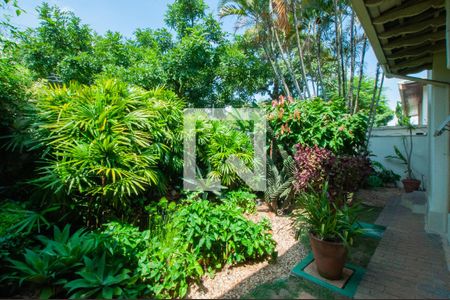 Casa à venda com 493m², 4 quartos e 4 vagas Casa à venda com 493m², 4 quartos e 4 vagasJardim