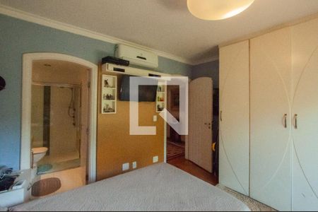 Casa à venda com 493m², 4 quartos e 4 vagas Casa à venda com 493m², 4 quartos e 4 vagasSuíte 2