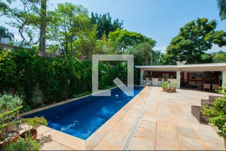 Casa à venda com 493m², 4 quartos e 4 vagas Casa à venda com 493m², 4 quartos e 4 vagasPiscina