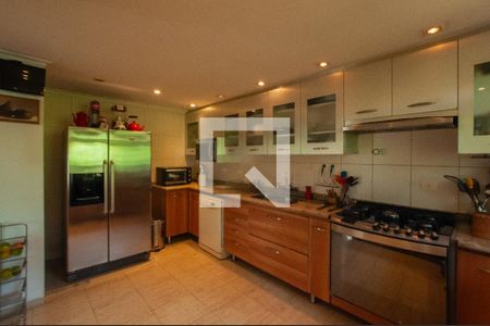 Casa à venda com 493m², 4 quartos e 4 vagas Casa à venda com 493m², 4 quartos e 4 vagasCozinha