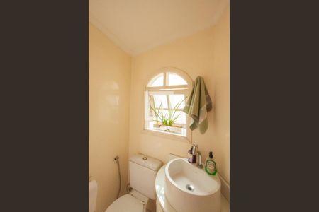 Casa à venda com 493m², 4 quartos e 4 vagas Casa à venda com 493m², 4 quartos e 4 vagasBanheiro de serviço 2