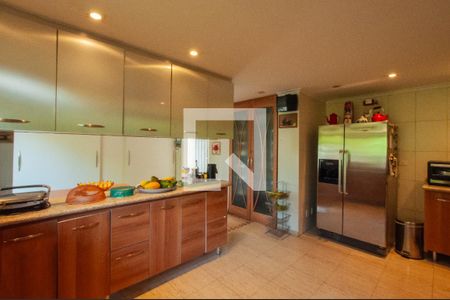 Casa à venda com 493m², 4 quartos e 4 vagas Casa à venda com 493m², 4 quartos e 4 vagasCozinha