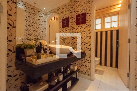 Casa à venda com 493m², 4 quartos e 4 vagas Casa à venda com 493m², 4 quartos e 4 vagasLavabo