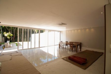 Sala de casa à venda com 4 quartos, 770m² em Granja Julieta, São Paulo