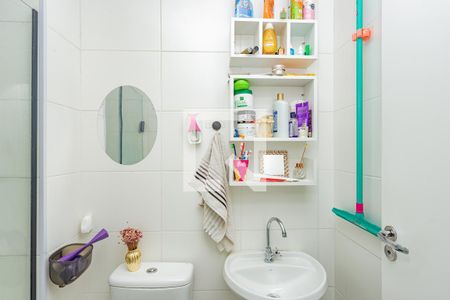 Banheiro de apartamento para alugar com 2 quartos, 32m² em Parque Fongaro, São Paulo