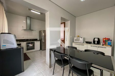 Apartamento à venda com 211m², 4 quartos e 3 vagasCozinha