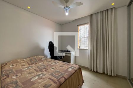 Apartamento à venda com 211m², 4 quartos e 3 vagasQuarto 2