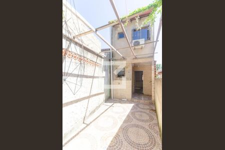 Casa à venda com 200m², 3 quartos e 3 vagas Casa à venda com 200m², 3 quartos e 3 vagasQuintal