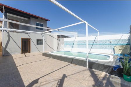 Casa à venda com 200m², 3 quartos e 3 vagas Casa à venda com 200m², 3 quartos e 3 vagasPiscina
