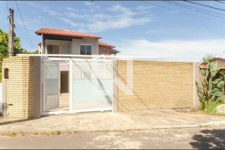 Casa à venda com 200m², 3 quartos e 3 vagas Casa à venda com 200m², 3 quartos e 3 vagasFachada