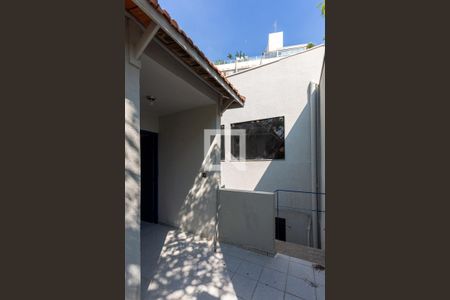 Casa à venda com 319m², 4 quartos e 6 vagasEdícula