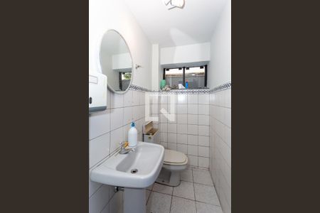 Casa à venda com 319m², 4 quartos e 6 vagasLavabo