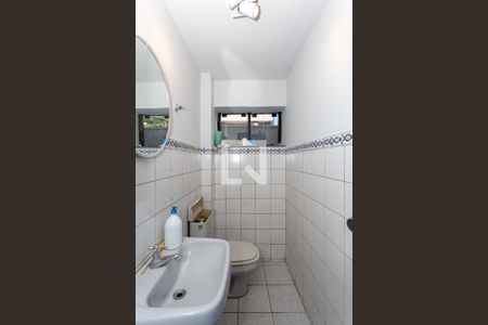 Casa à venda com 319m², 4 quartos e 6 vagasLavabo