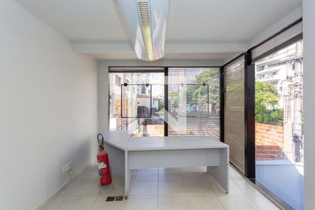 Casa à venda com 319m², 4 quartos e 6 vagasQuarto 2