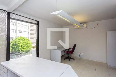 Casa à venda com 319m², 4 quartos e 6 vagasQuarto 2