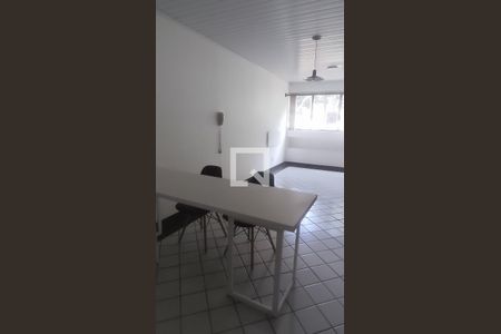 Sala  de kitnet/studio para alugar com 1 quarto, 33m² em Cln 412, Brasília