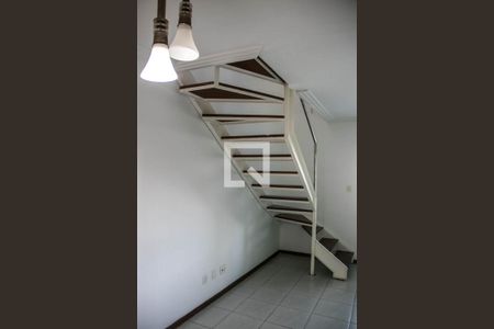 Escada de casa de condomínio para alugar com 3 quartos, 159m² em Stella Maris, Salvador