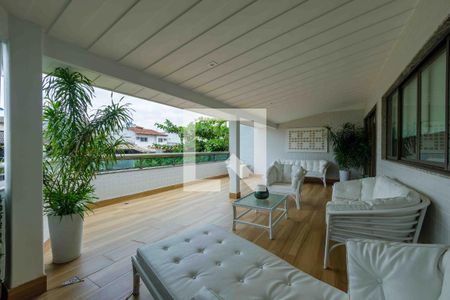 Apartamento à venda com 365m², 4 quartos e 3 vagas Apartamento à venda com 365m², 4 quartos e 3 vagasVaranda