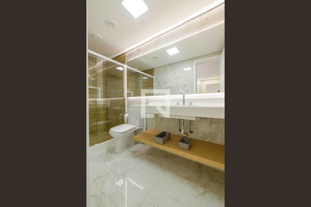 Apartamento à venda com 365m², 4 quartos e 3 vagas Apartamento à venda com 365m², 4 quartos e 3 vagasBanheiro da Suíte 3