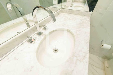 Apartamento à venda com 365m², 4 quartos e 3 vagas Apartamento à venda com 365m², 4 quartos e 3 vagasBanheiro da Suíte 2