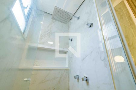 Apartamento à venda com 365m², 4 quartos e 3 vagas Apartamento à venda com 365m², 4 quartos e 3 vagasBanheiro da Suíte 4