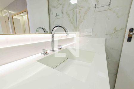 Apartamento à venda com 365m², 4 quartos e 3 vagas Apartamento à venda com 365m², 4 quartos e 3 vagasBanheiro da Suíte 3