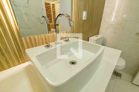 Apartamento à venda com 365m², 4 quartos e 3 vagas Apartamento à venda com 365m², 4 quartos e 3 vagasBanheiro da Suíte 4