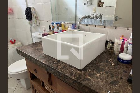 Casa à venda com 200m², 4 quartos e 2 vagasBanheiro da Suíte 1