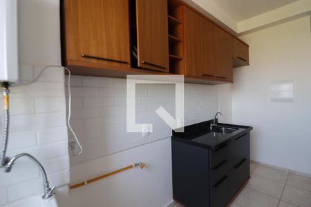 Apartamento à venda com 47m², 2 quartos e 1 vaga Apartamento à venda com 47m², 2 quartos e 1 vagaCozinha e Área de Serviço