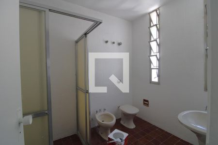 Casa para alugar com 340m², 4 quartos e 7 vagasBanheiro da suíte