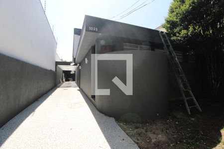 Casa para alugar com 340m², 4 quartos e 7 vagasFachada