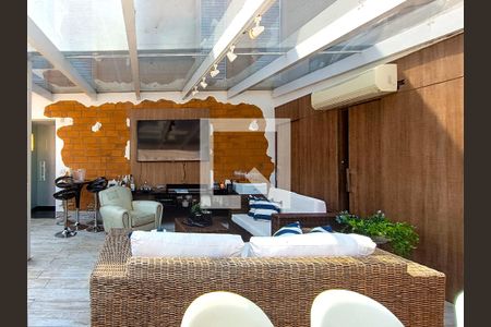 Apartamento à venda com 192m², 2 quartos e 3 vagasCobertura - Living