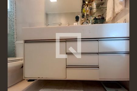 Apartamento à venda com 192m², 2 quartos e 3 vagasBanheiro da Suíte master