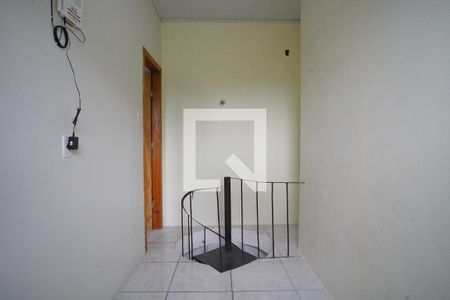 Corredor- Escada de apartamento para alugar com 1 quarto, 32m² em Bom Jesus, Porto Alegre