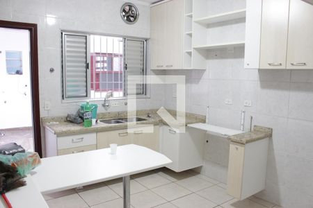 Casa para alugar com 150m², 2 quartos e 2 vagasCozinha