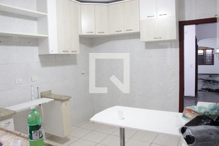 Casa para alugar com 150m², 2 quartos e 2 vagasCozinha