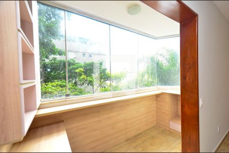 Sala 2 ambientes/ varanda de apartamento à venda com 3 quartos, 90m² em Coracao de Jesus, Belo Horizonte