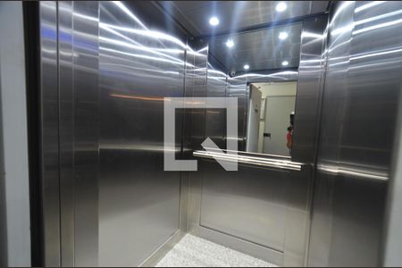 Apartamento à venda com 90m², 3 quartos e 2 vagas Apartamento à venda com 90m², 3 quartos e 2 vagasElevador