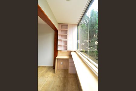 Sala 2 ambientes/ varanda de apartamento à venda com 3 quartos, 90m² em Coracao de Jesus, Belo Horizonte