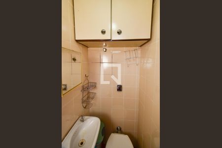 Apartamento à venda com 90m², 3 quartos e 2 vagas Apartamento à venda com 90m², 3 quartos e 2 vagasBanheiro serviço