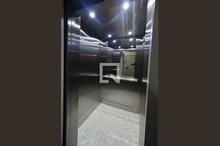 Apartamento à venda com 90m², 3 quartos e 2 vagas Apartamento à venda com 90m², 3 quartos e 2 vagasElevador