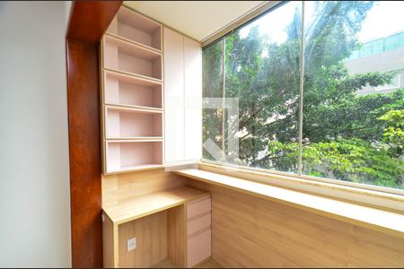 Sala 2 ambientes/ varanda de apartamento à venda com 3 quartos, 90m² em Coracao de Jesus, Belo Horizonte