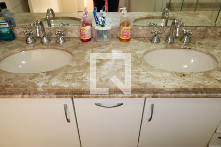 Apartamento à venda com 143m², 4 quartos e 2 vagasBanheiro da Suíte 1