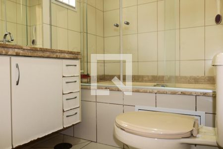 Apartamento à venda com 143m², 4 quartos e 2 vagasBanheiro da Suíte 1