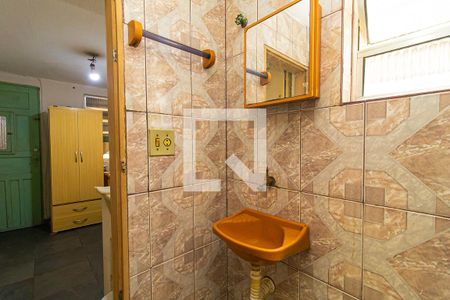 Banheiro de kitnet/studio para alugar com 1 quarto, 22m² em Liberdade, São Paulo